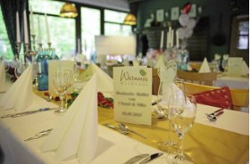 Eingedeckter Tisch im Weitmanns Waldhaus